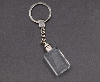 水晶内雕“金塔”闪光吊坠