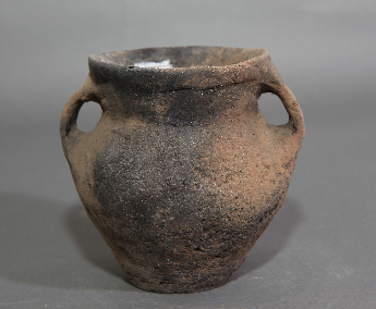 夹砂黑陶双耳罐