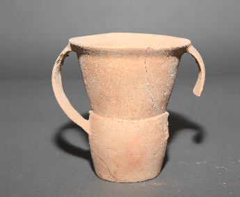 红陶双耳筒形红陶杯