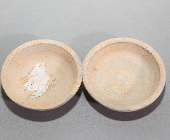 夹砂灰陶小盆  