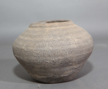 旋纹灰陶罐 