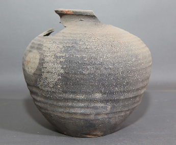 旋纹灰陶罐