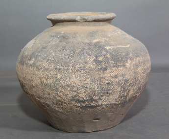 侈口鼓腹灰陶罐