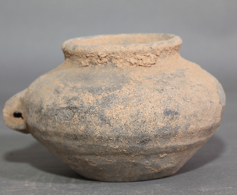 鼓腹灰陶双耳罐