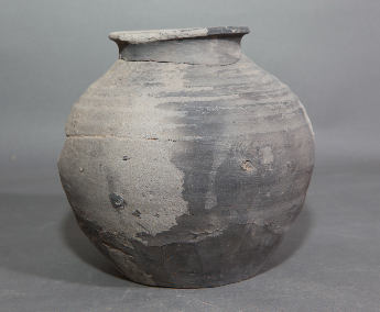 侈口灰陶鼓腹罐