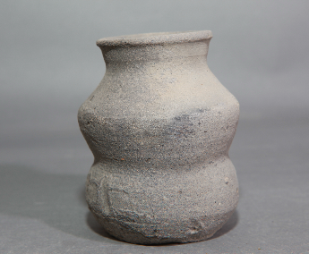 灰陶圆腹罐	