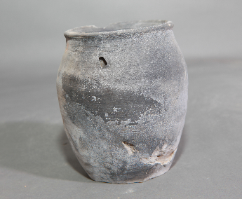 鼓腹灰陶罐	