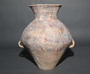 双耳鼓腹彩陶瓶