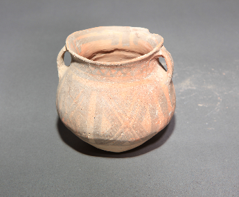 三角纹双耳彩陶罐