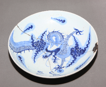 青花龙纹瓷盘