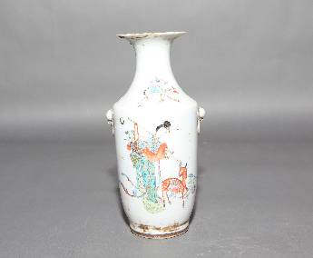 鹿鹤同春白瓷花瓶