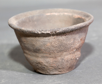 九孔夹砂灰陶甑