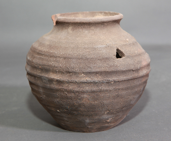 旋纹灰陶罐