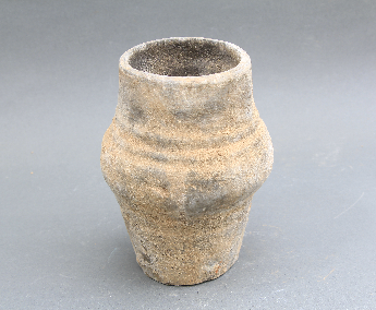 旋纹灰陶壶