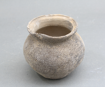 粗砂灰陶罐