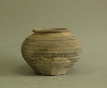 旋纹灰陶罐