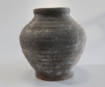 旋纹灰陶罐